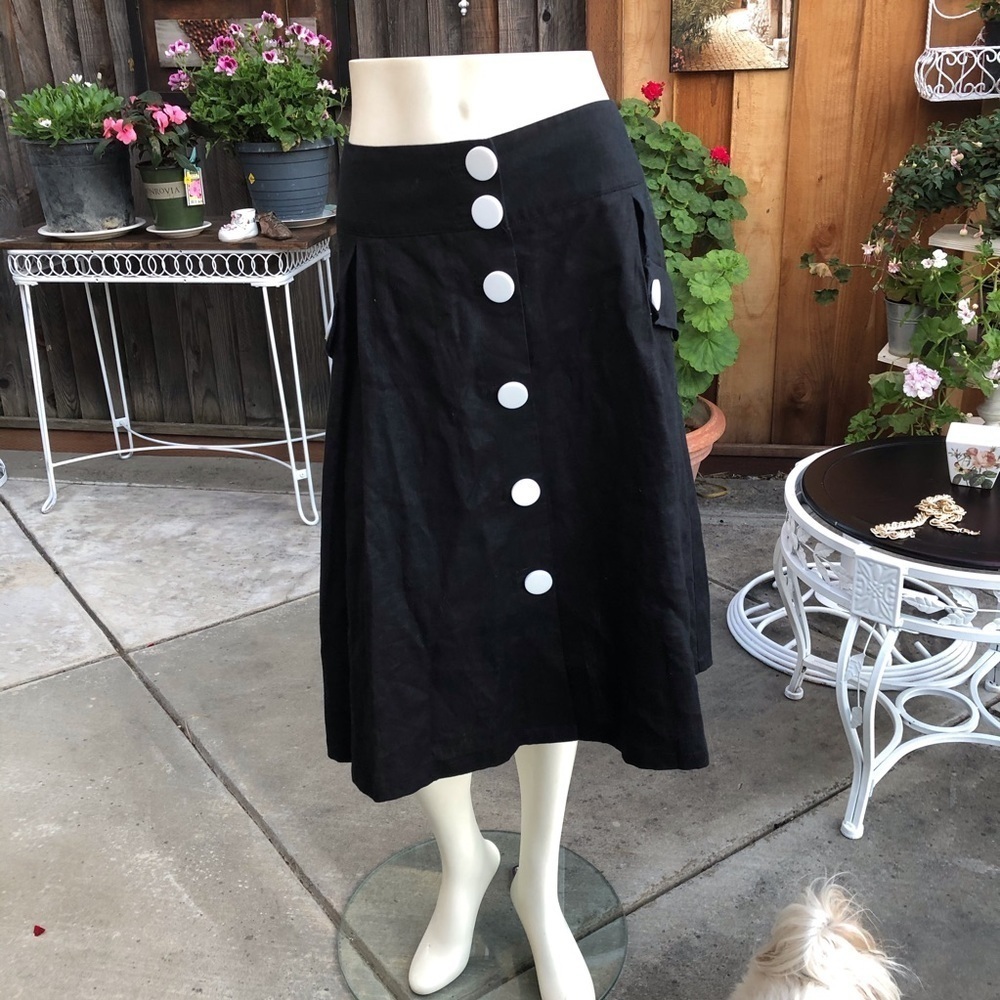 Black Linen skirt with white buttons on front. MIDI A Shape - Picture 4 of 6
